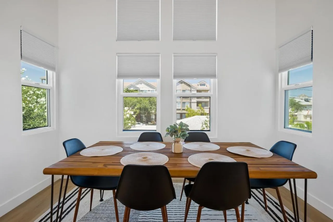 Holiday home Chic Uptown Phoenix Home - Pool Table & Perfect Location