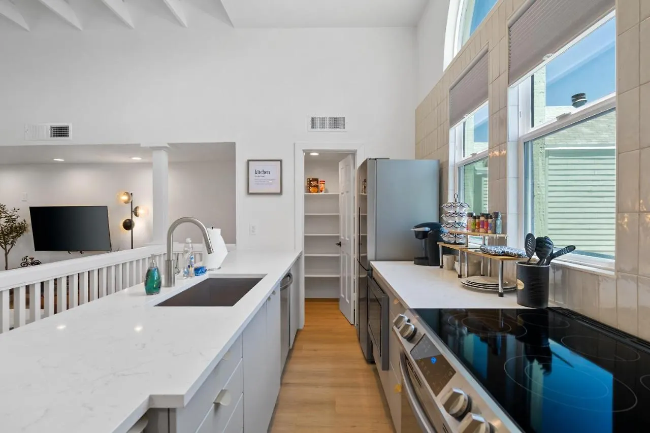 Holiday home Chic Uptown Phoenix Home - Pool Table & Perfect Location
