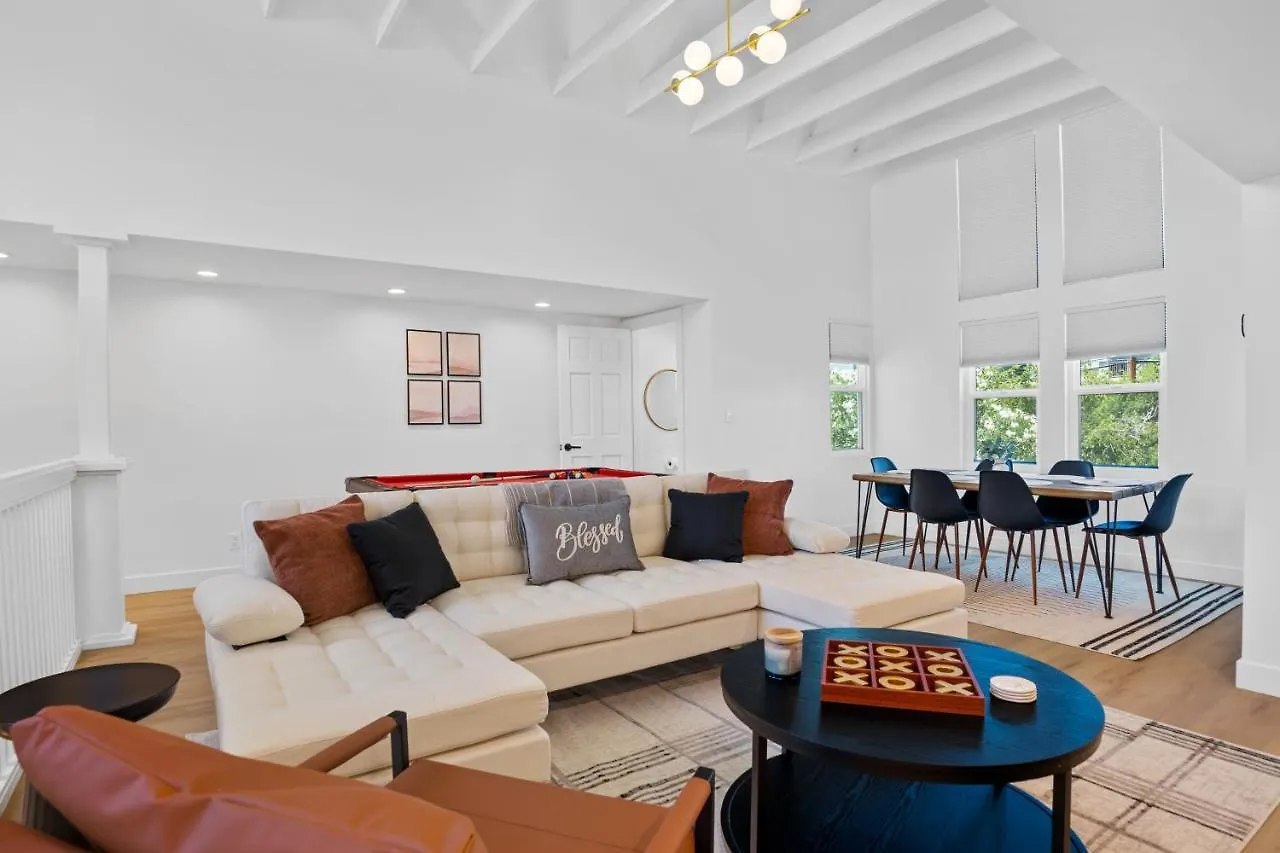 Chic Uptown Phoenix Home - Pool Table & Perfect Location 0*,  United States